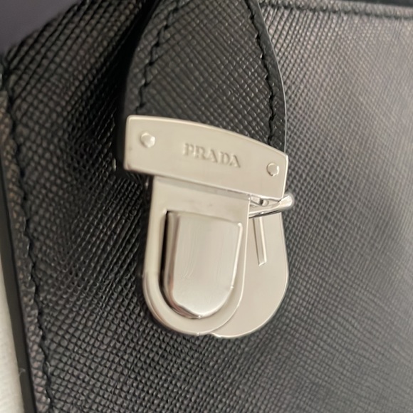 Authentic Prada Saffiano Lux Pochette with Snap lock (Excellent Condition) - Picture 2 of 12
